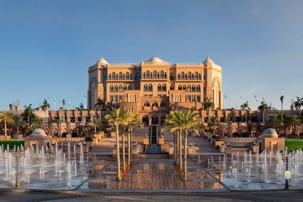 abu dhabi 10 672dec0565806 552 678432e5d9e20 552